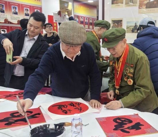上海退役老兵红色记忆馆举办迎新年送温暖活动